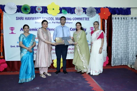 Award handover during the HSMC academic excellence ceremony